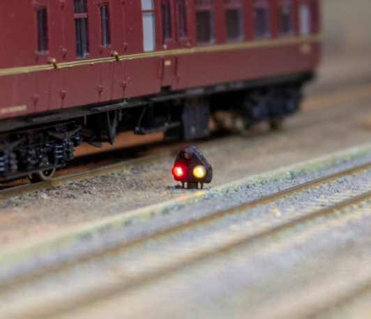 4 x 2-wire STEAM Era 3-light Ground Signals with easy-to-use mounting adapters. (w/o control board) - Image 5
